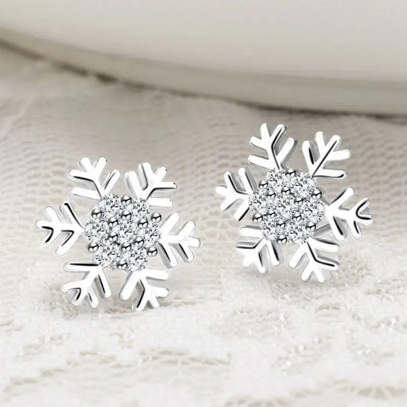 New Lovely Snowflake Charm Earring For Women Christmas Gift Fashion Crystal Zircon Stud Earrings Girls New Year Jewelry