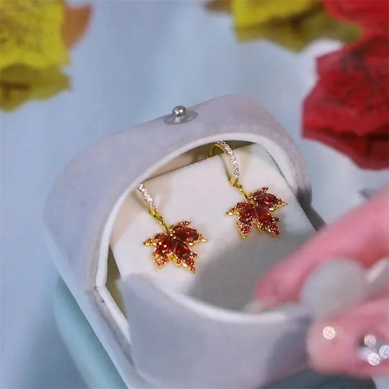 Zircon Maple Leaf Pendant Earring