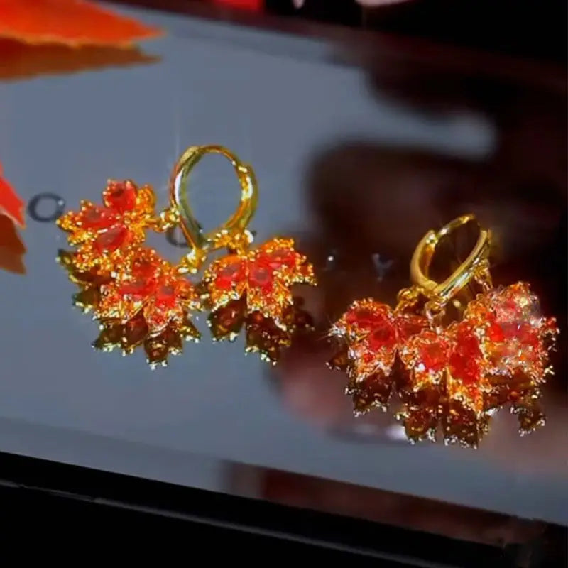 Zircon Maple Leaf Pendant Earring