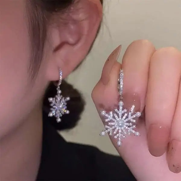 New Lovely Snowflake Charm Earring For Women Christmas Gift Fashion Crystal Zircon Stud Earrings Girls New Year Jewelry